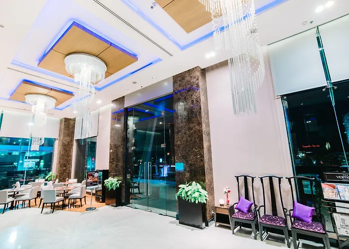 Lumen Srinakarin 酒店 4*