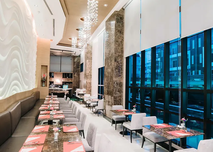 Lumen Srinakarin Hotel 4*