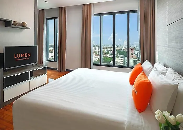 Lumen Srinakarin Hotel 4*