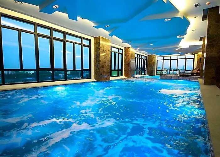 Lumen Srinakarin Hotel 4*