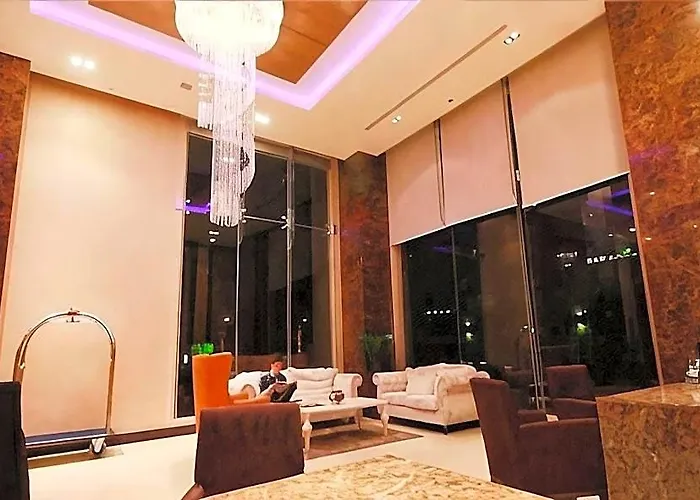 Lumen Srinakarin Hotel