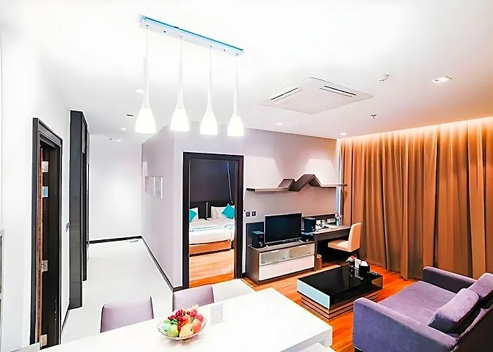 Lumen Srinakarin Hotel