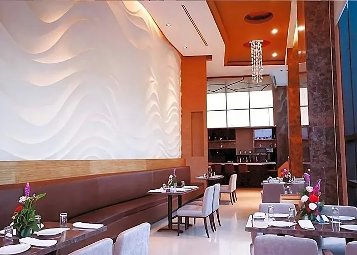 Lumen Srinakarin Hotel