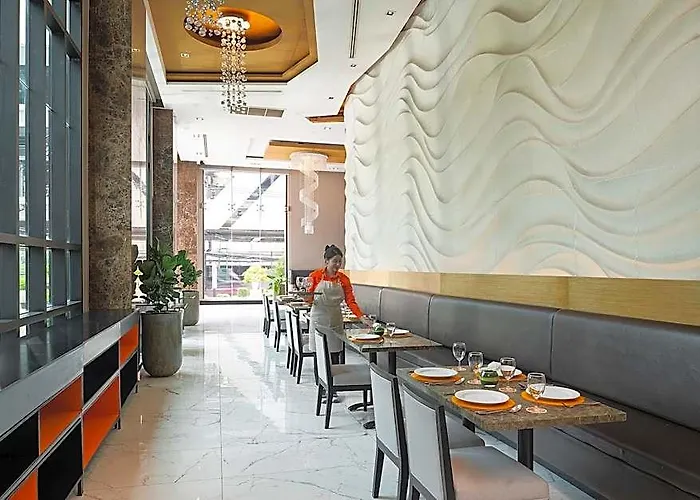 Lumen Srinakarin 酒店 4*