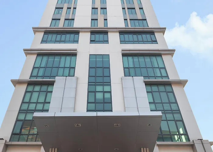 Lumen Srinakarin Hotel