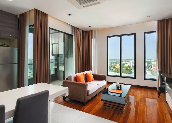 Lumen Srinakarin Hotel