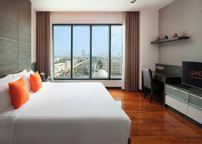 Lumen Srinakarin Hotel